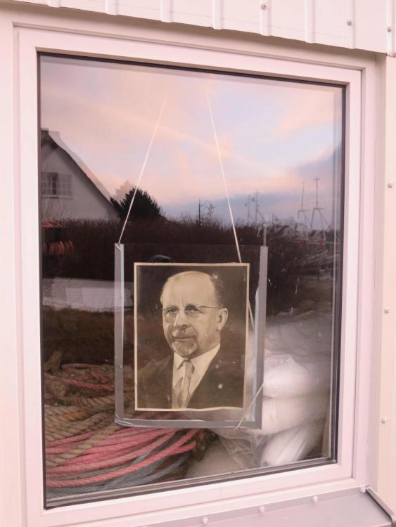 eis8.thumb.jpg.fe4a92d31ce4b8ad27801f57e