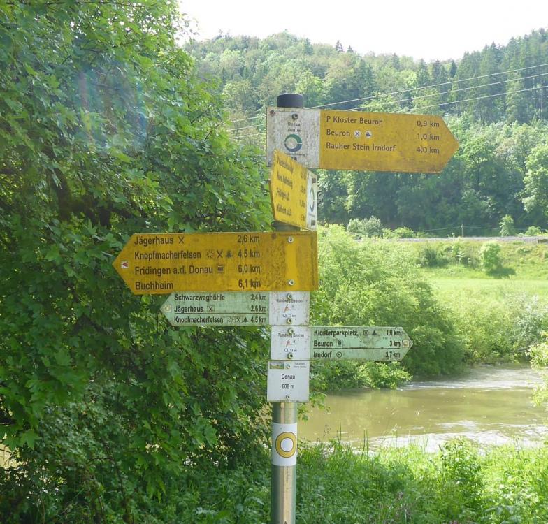 alter_wegweiser_an_der_donau.jpg
