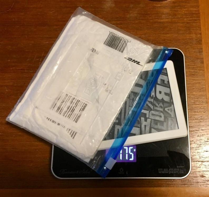 ZipLoc-Beutel mit Polsterung aus altem Blister-Umschlag