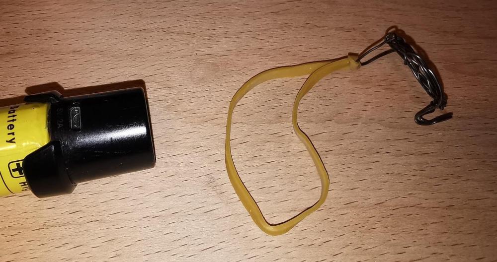 einfacher Ring aus Blumendraht mit Gummi